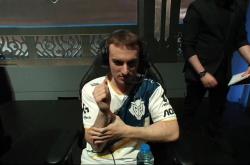 AYX SPORTS-包含Ning爆冷击败SKT，精彩发挥引爆全场！的词条