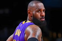 爱游戏-包含詹姆斯迎来十二赛季高光表现，塞尔维亚队球迷沸腾！的词条